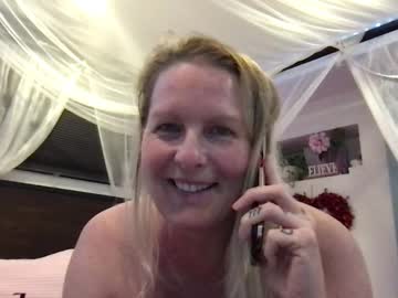 Mjcoconut241756 Chaturbate stream image from April 10, 2025
