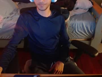 Shane32283 Chaturbate stream image from April 10, 2025