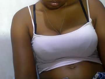 Chelinah010 Chaturbate stream image from April 10, 2025