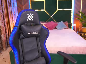 Biigloove Chaturbate stream image from April 10, 2025