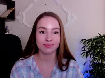 Nikki_Trixy Chaturbate stream image from April 10, 2025
