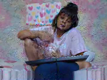 Caramelldeluxx Chaturbate stream image from April 10, 2025