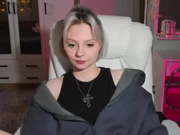 Ellales Chaturbate stream image from April 10, 2025