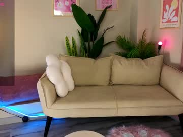 Kiarassshine_ Chaturbate stream image from April 10, 2025