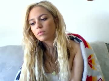 Skyelynnxo Chaturbate stream image from April 10, 2025