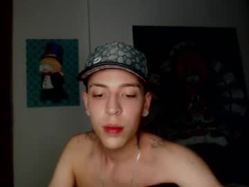 Davidbeta222 Chaturbate stream image from April 11, 2025