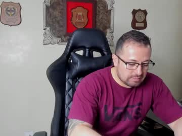 Wisdonsenecax Chaturbate stream image from April 11, 2025