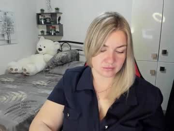 Nikaskylink Chaturbate stream image from April 11, 2025