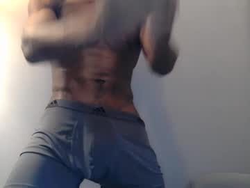 Julienlongg Chaturbate stream image from April 11, 2025