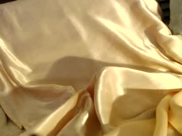 Petitegirlypop Chaturbate stream image from April 11, 2025
