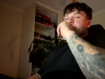 Hilllyxx Chaturbate stream image from April 11, 2025
