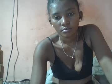 Noella1004 Chaturbate stream image from April 11, 2025