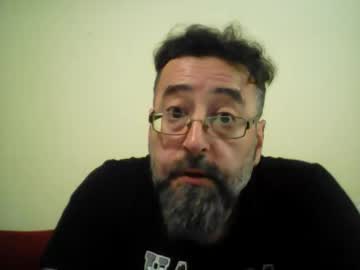 Zeux32 Chaturbate stream image from April 11, 2025