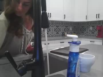 Lylaskyeee Chaturbate stream image from April 12, 2025