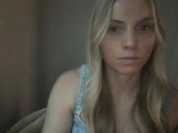Lunabronx Chaturbate stream image from April 12, 2025