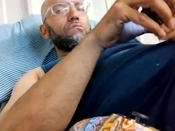 Bigcurvesncock Chaturbate stream image from April 12, 2025