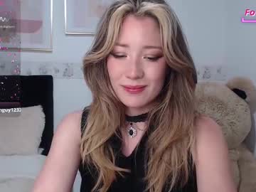 Eliiih_ Chaturbate stream image from April 12, 2025