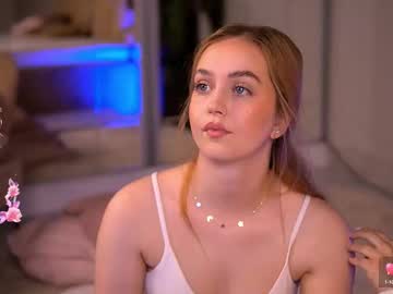 Elysawetxx Chaturbate stream image from April 12, 2025