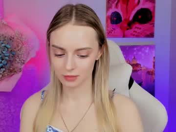 Juliabrewwer Chaturbate stream image from April 12, 2025