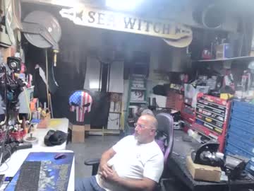 Wakesblowinclouds Chaturbate stream image from April 12, 2025