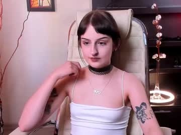 Crystallcrush Chaturbate stream image from April 12, 2025