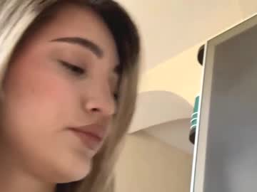 Dawnbluett Chaturbate stream image from April 12, 2025