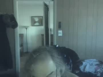 Huggybear566 Chaturbate stream image from April 12, 2025