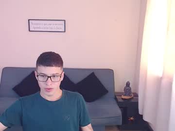 Cumandres Chaturbate stream image from April 12, 2025