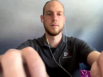 Hornygaren Chaturbate stream image from April 12, 2025