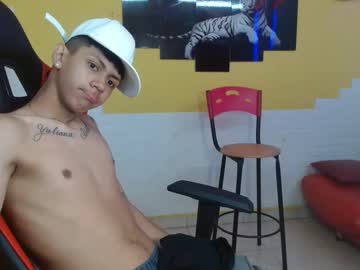 Dey_Skinnyboyx18 Chaturbate stream image from April 12, 2025