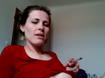 Hellandyla Chaturbate stream image from April 12, 2025