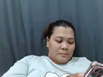 Hotmomathena Chaturbate stream image from April 12, 2025