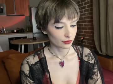 Lunelucy Chaturbate stream image from April 12, 2025
