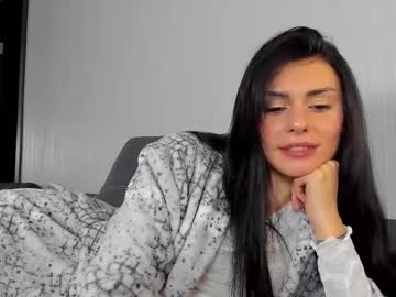 Emmywarm Chaturbate stream image from April 12, 2025