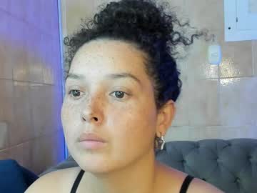 Frecklescurls Chaturbate stream image from April 12, 2025