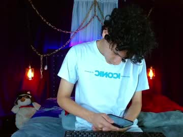 Mr_Christ Chaturbate stream image from April 12, 2025