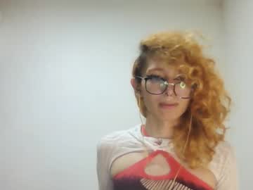 Trixy_Roses Chaturbate stream image from April 12, 2025