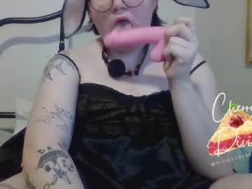 Divinecherrypie Chaturbate stream image from April 12, 2025