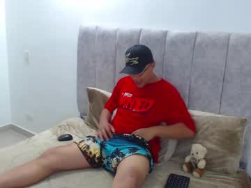 Dereck_Tompson Chaturbate stream image from April 13, 2025