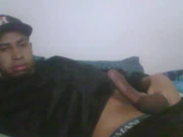 Larc9810 Chaturbate stream image from April 13, 2025