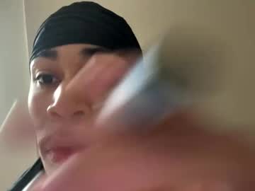 Readmeoutloud Chaturbate stream image from April 13, 2025
