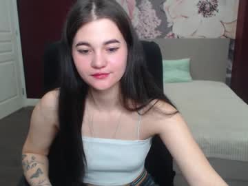 Elinamils Chaturbate stream image from April 13, 2025