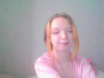 Vi_Kitty Chaturbate stream image from April 13, 2025