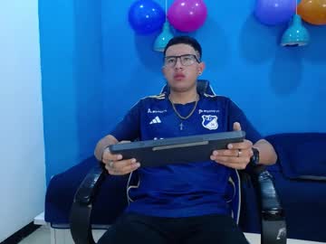 Danteewilliams Chaturbate stream image from April 13, 2025