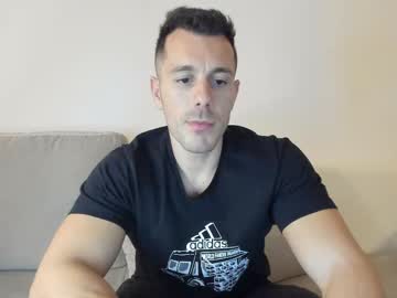 Roberto4ever Chaturbate stream image from April 13, 2025