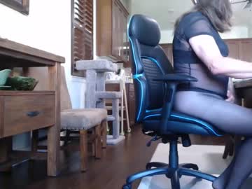 Silkylvr Chaturbate stream image from April 13, 2025
