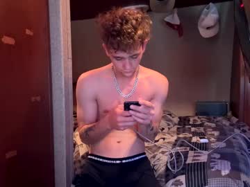 Guynxtdoor02 Chaturbate stream image from April 13, 2025
