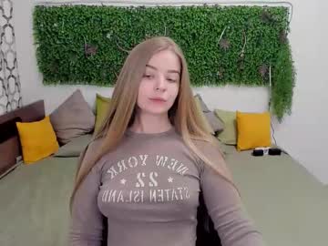 Sirenabloom Chaturbate stream image from April 14, 2025