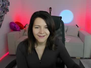 Nicolehits Chaturbate stream image from April 14, 2025