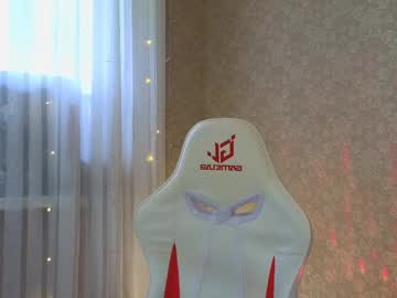 Moonvivi Chaturbate stream image from April 14, 2025